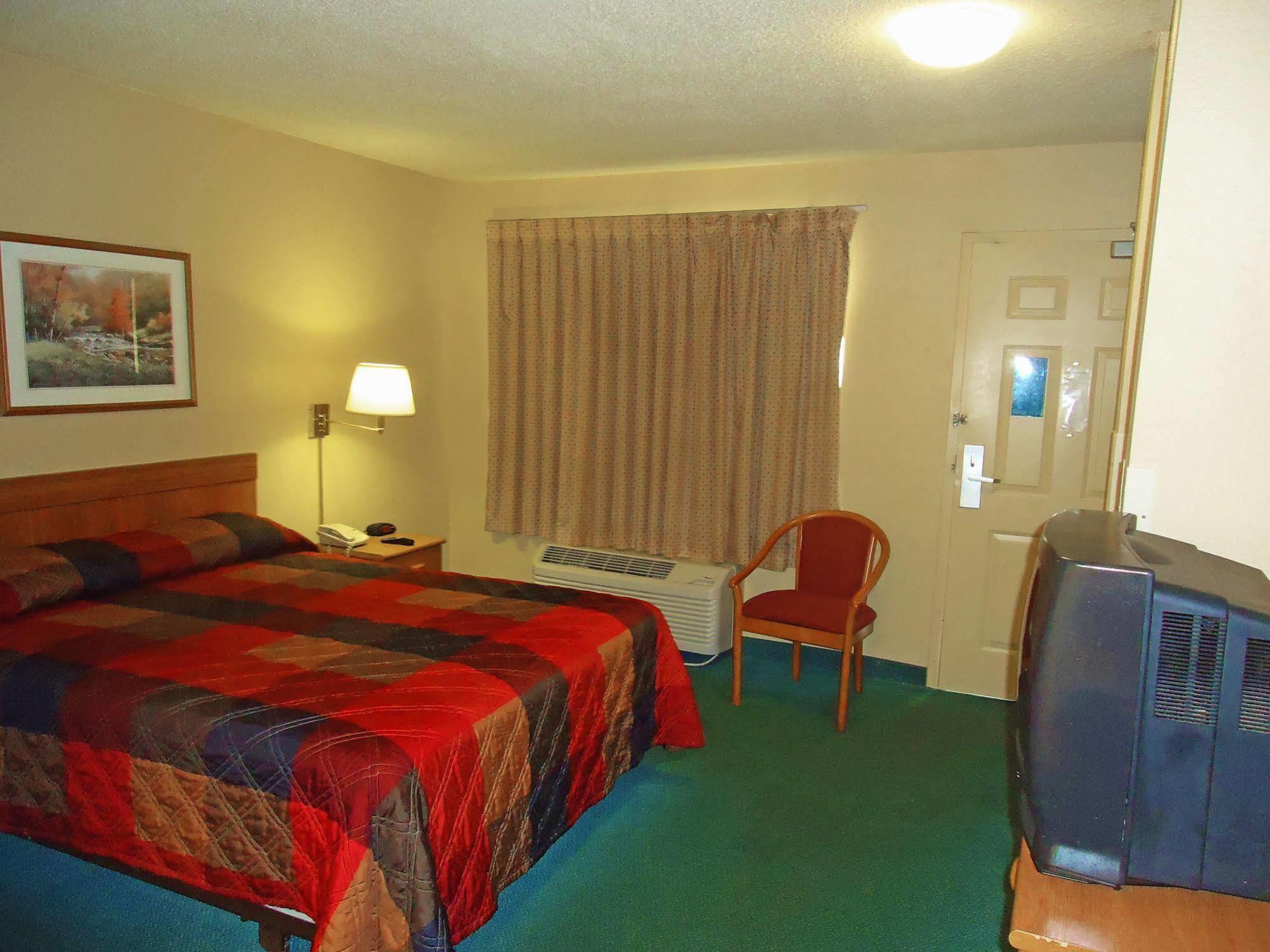Hometowne Studios By Red Roof Winston-Salem - University Pkwy Bagian luar foto