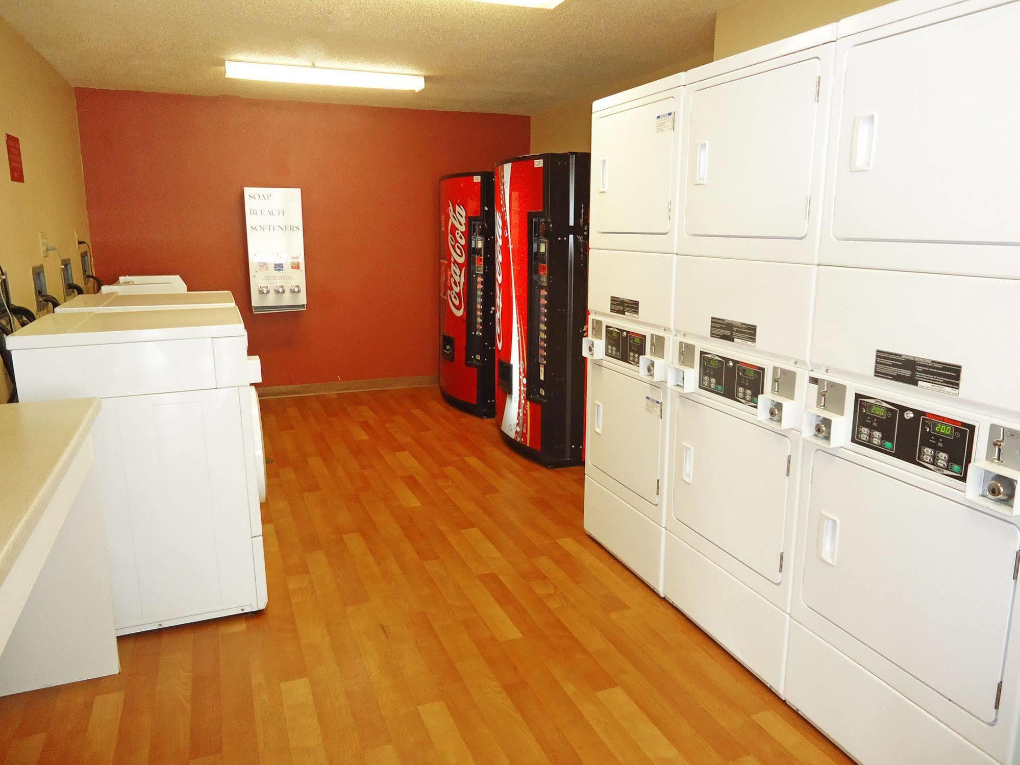 Hometowne Studios By Red Roof Winston-Salem - University Pkwy Bagian luar foto